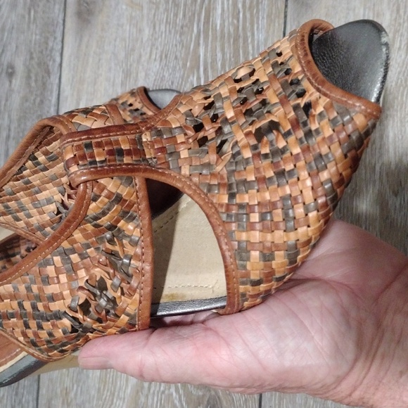 Frye brown woven leather heeled sandals. Size 9.5 - Picture 2 of 10